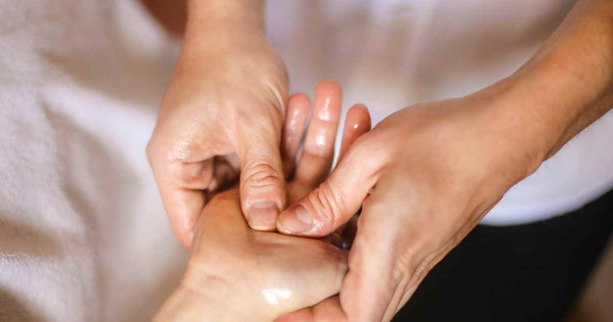 7-Minute Acupressure Routine for Students 2025